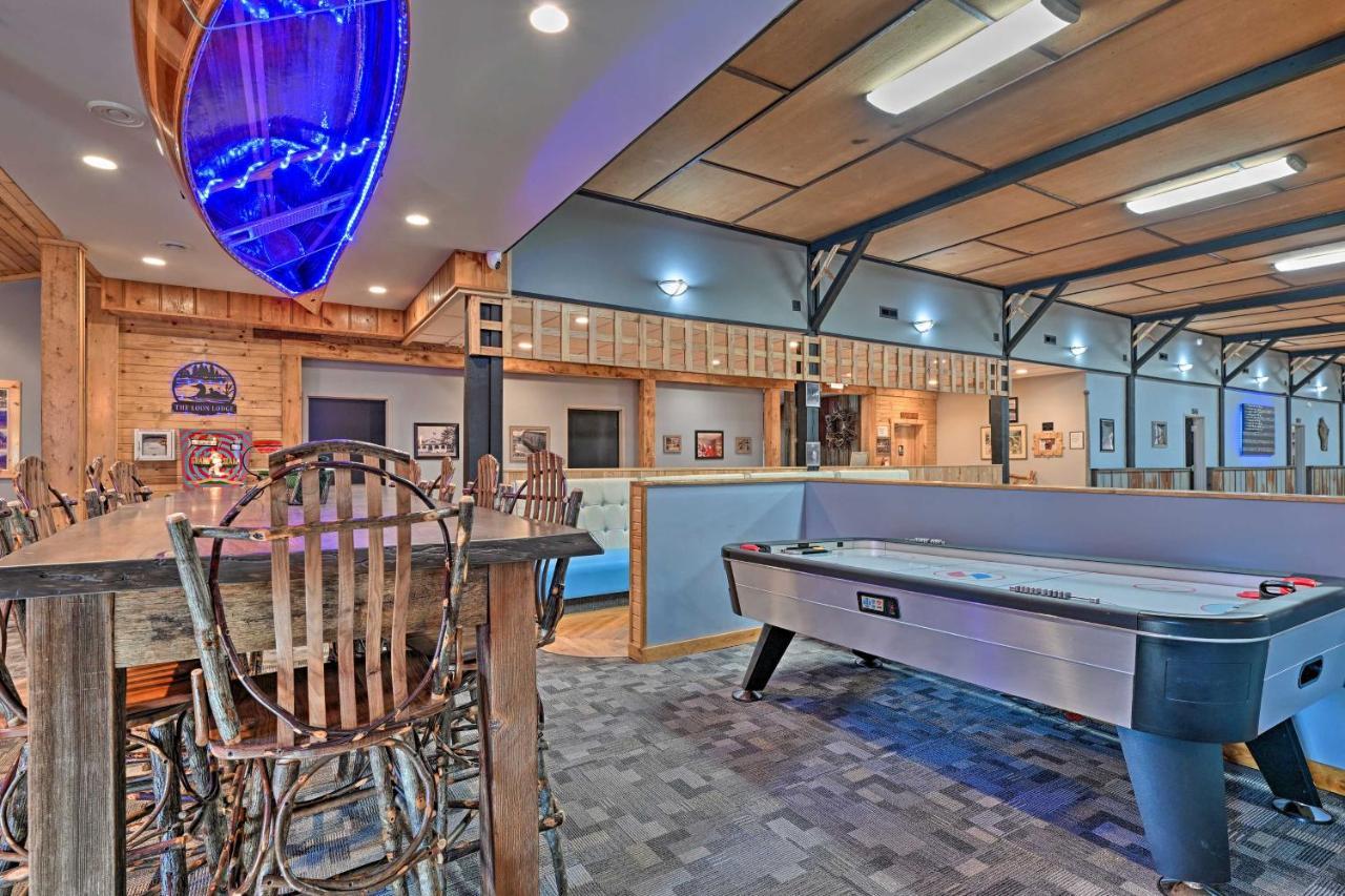 Massive Hatfield Loon Lodge With Roller Rink Dış mekan fotoğraf