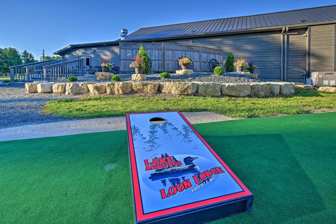 Massive Hatfield Loon Lodge With Roller Rink Dış mekan fotoğraf