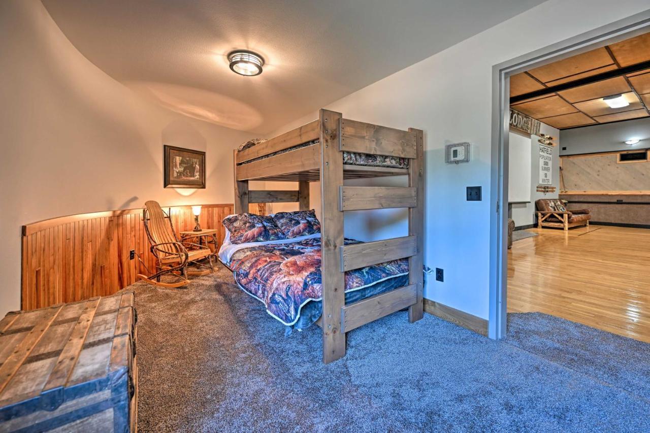 Massive Hatfield Loon Lodge With Roller Rink Dış mekan fotoğraf