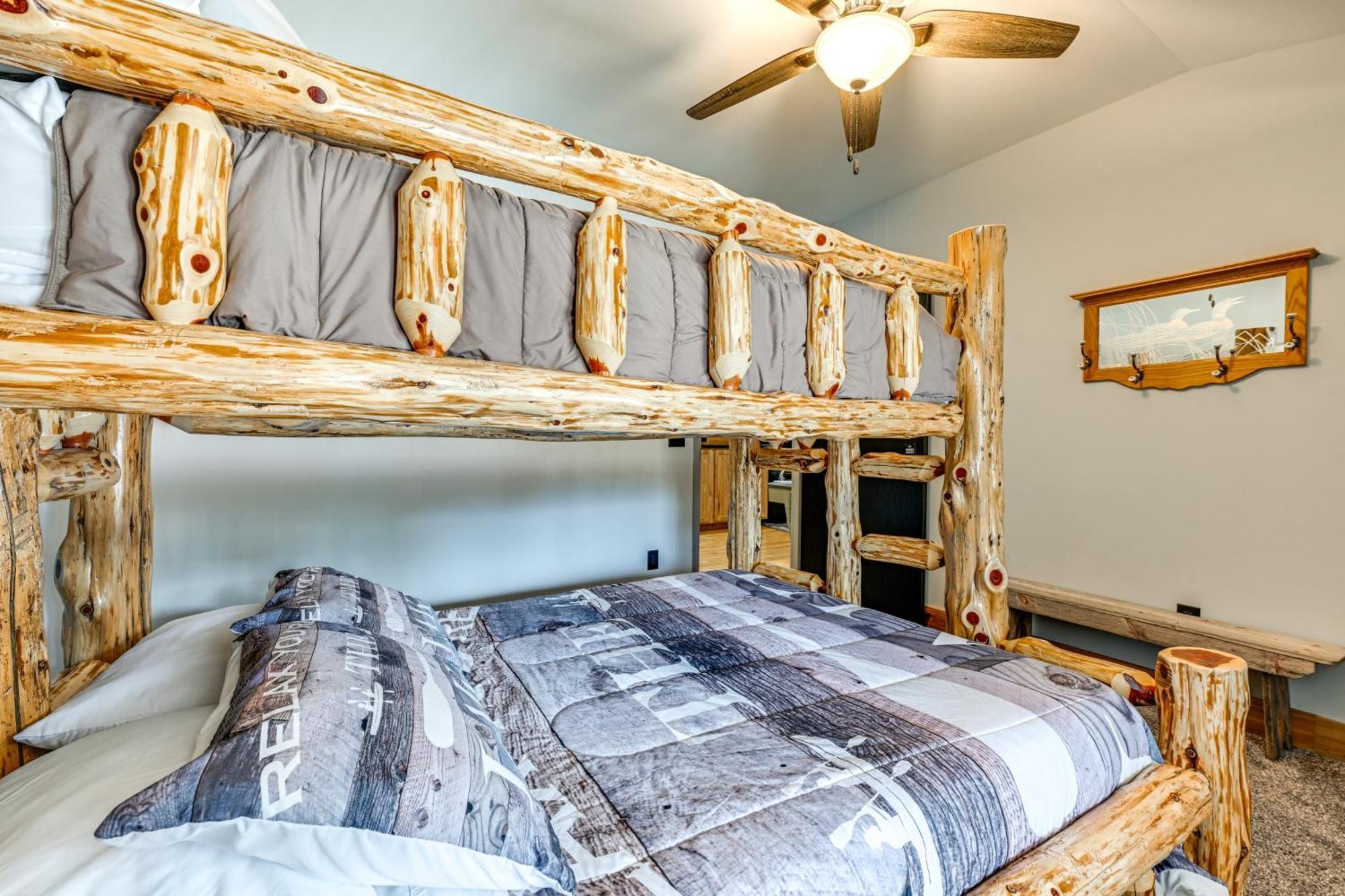 Massive Hatfield Loon Lodge With Roller Rink Dış mekan fotoğraf